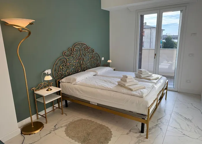 Domus Aurus Luxury Apartment *