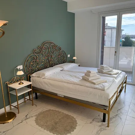 Domus Aurus Luxury Apartman *