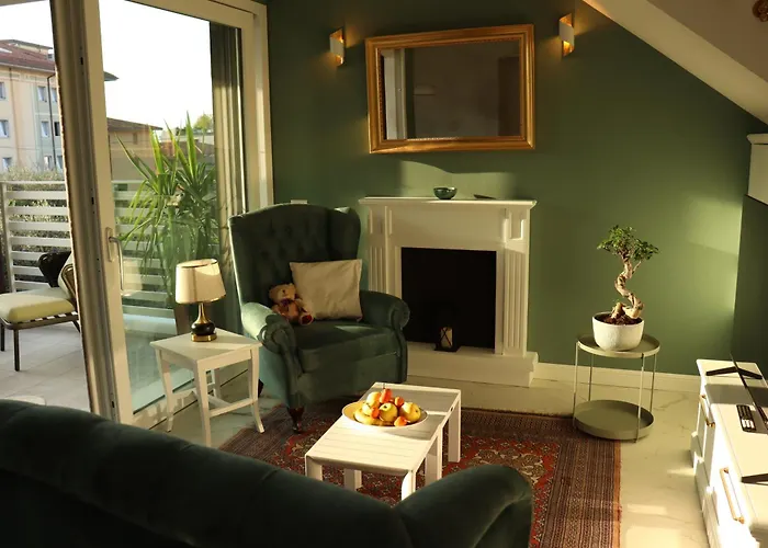 Domus Aurus Luxury Apartment *