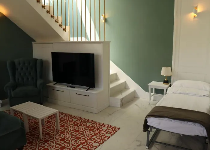 Domus Aurus Luxury Apartment *