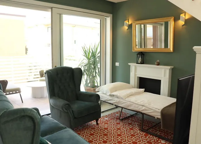 Domus Aurus Luxury Apartment *