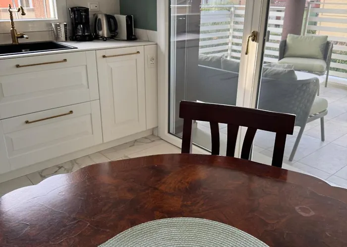 Domus Aurus Luxury アパート